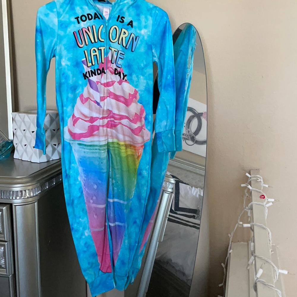 Justice, 6/7, multicolored